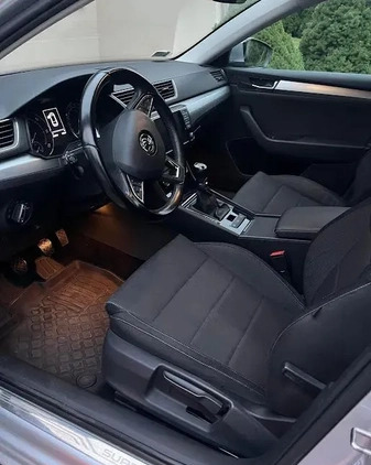 Skoda Superb cena 59000 przebieg: 236000, rok produkcji 2017 z Łęczna małe 121